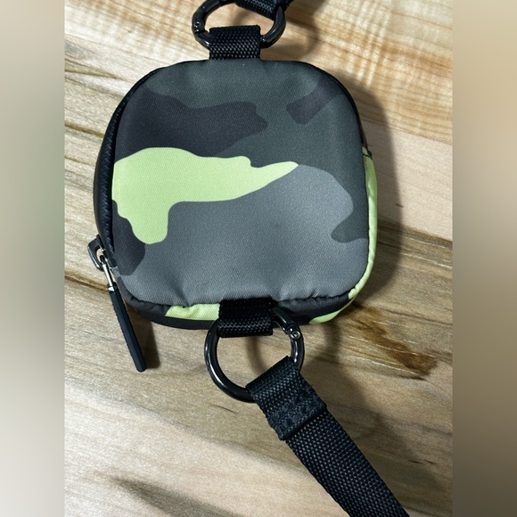 Lululemon Modular Phone Crossbody - Picture 6 of 8